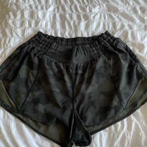 GREEN CAMO high waisted 2.5 inseam lulu hottie hot shorts